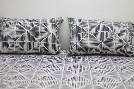 Modern Black and White Geometric Bedsheet Set