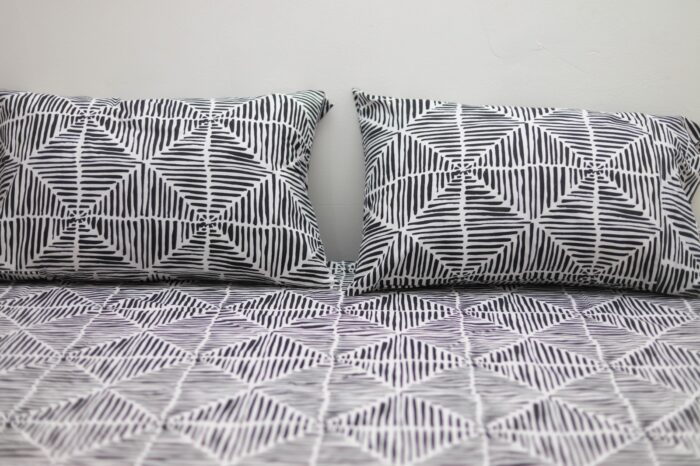 Modern Black and White Geometric Bedsheet Set